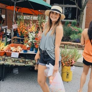 Meet your Posher, Elly